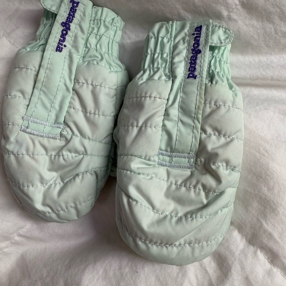 Patagonia infant mittens
